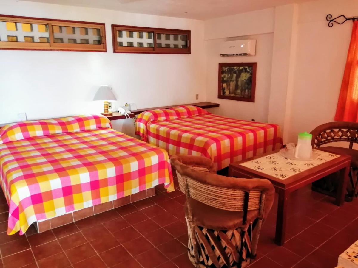 Hotel Catalina Beach Resort Zihuatanejo Exterior foto