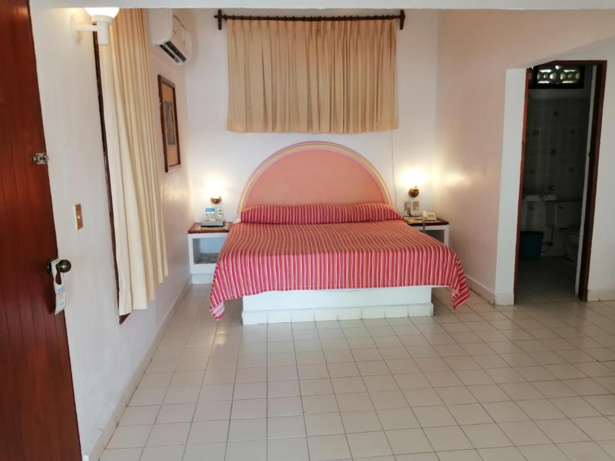 Hotel Catalina Beach Resort Zihuatanejo Exterior foto
